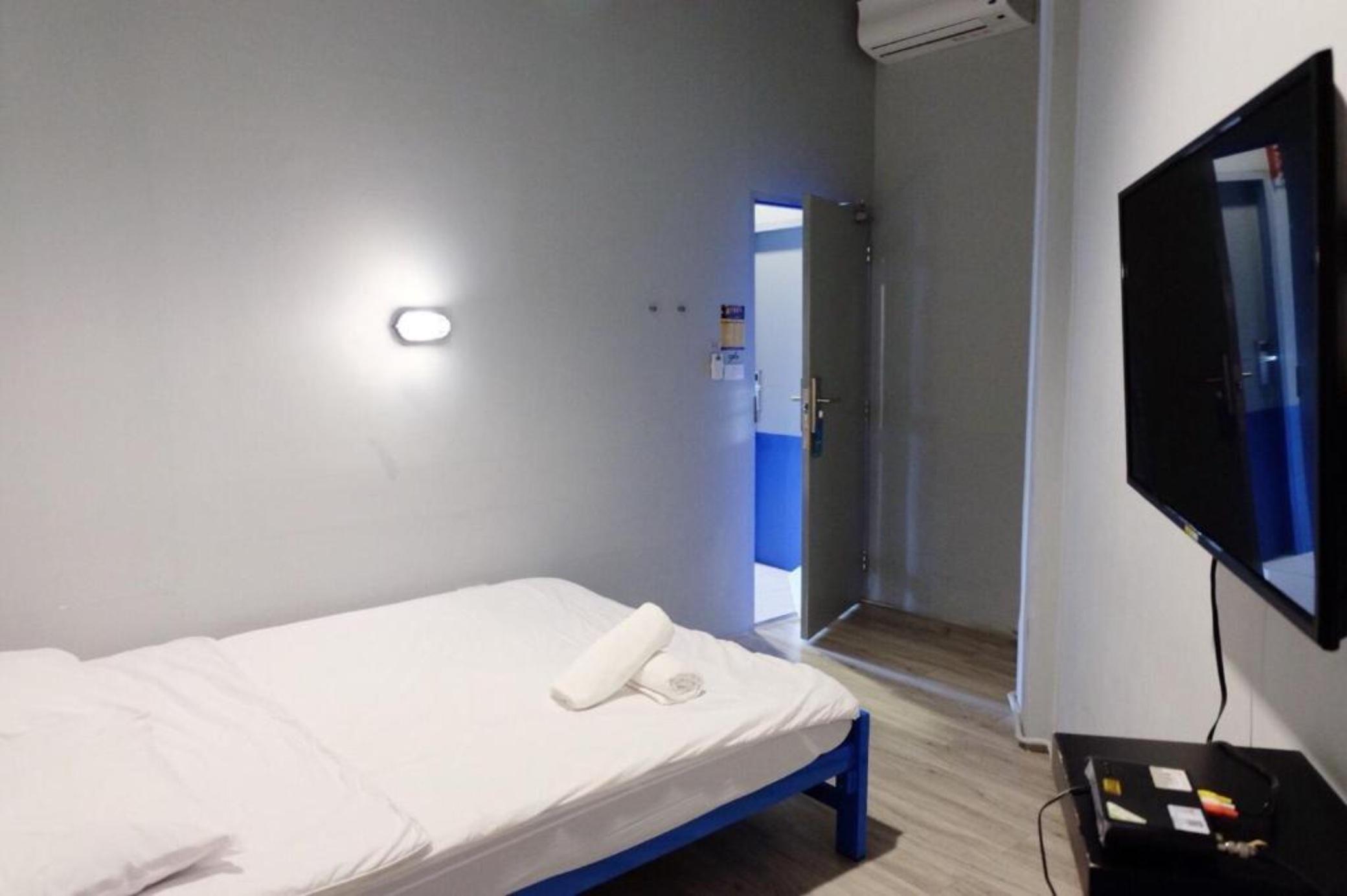 Loftel Station Hostel Bangkok Exterior photo
