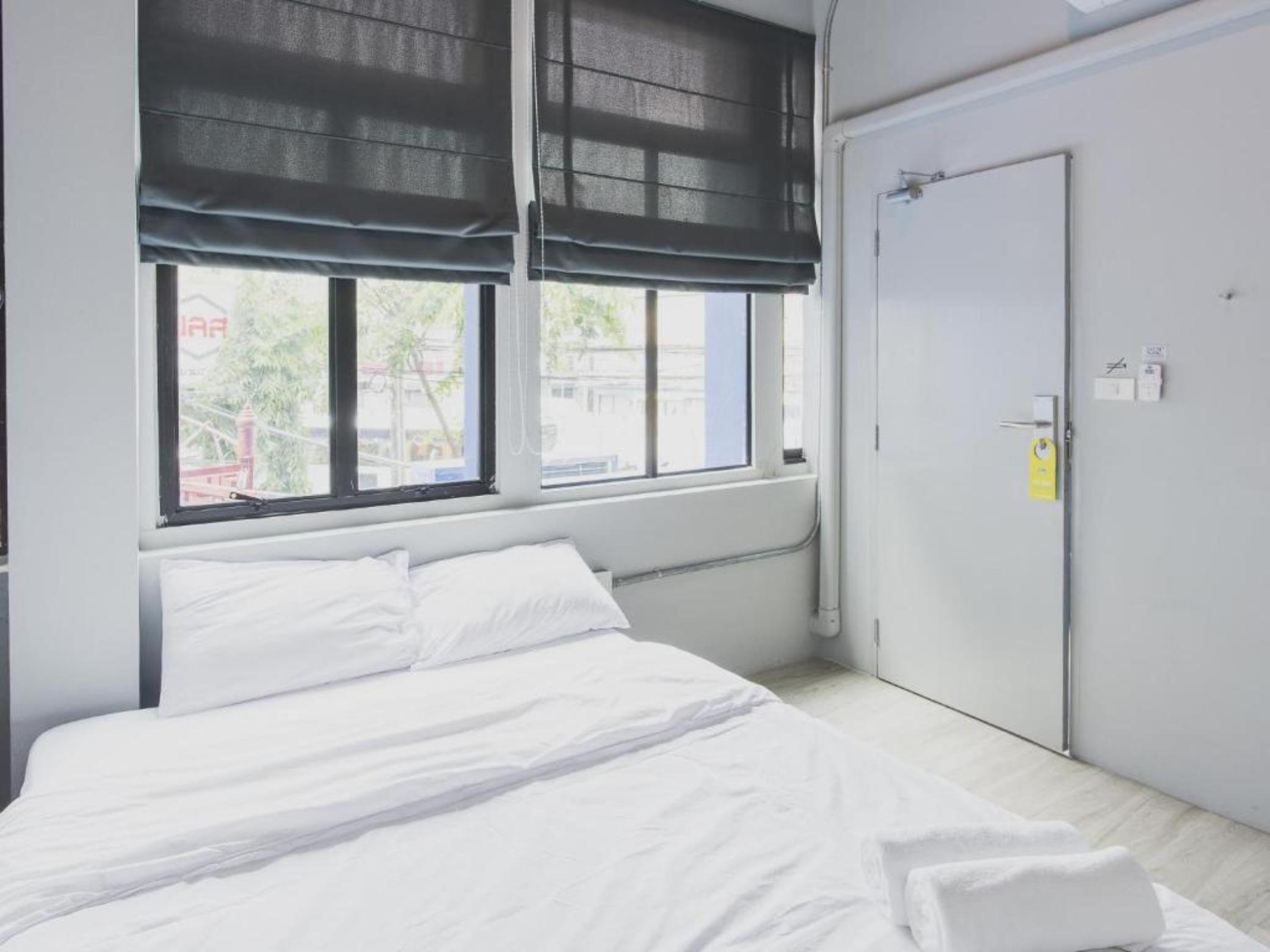 Loftel Station Hostel Bangkok Exterior photo