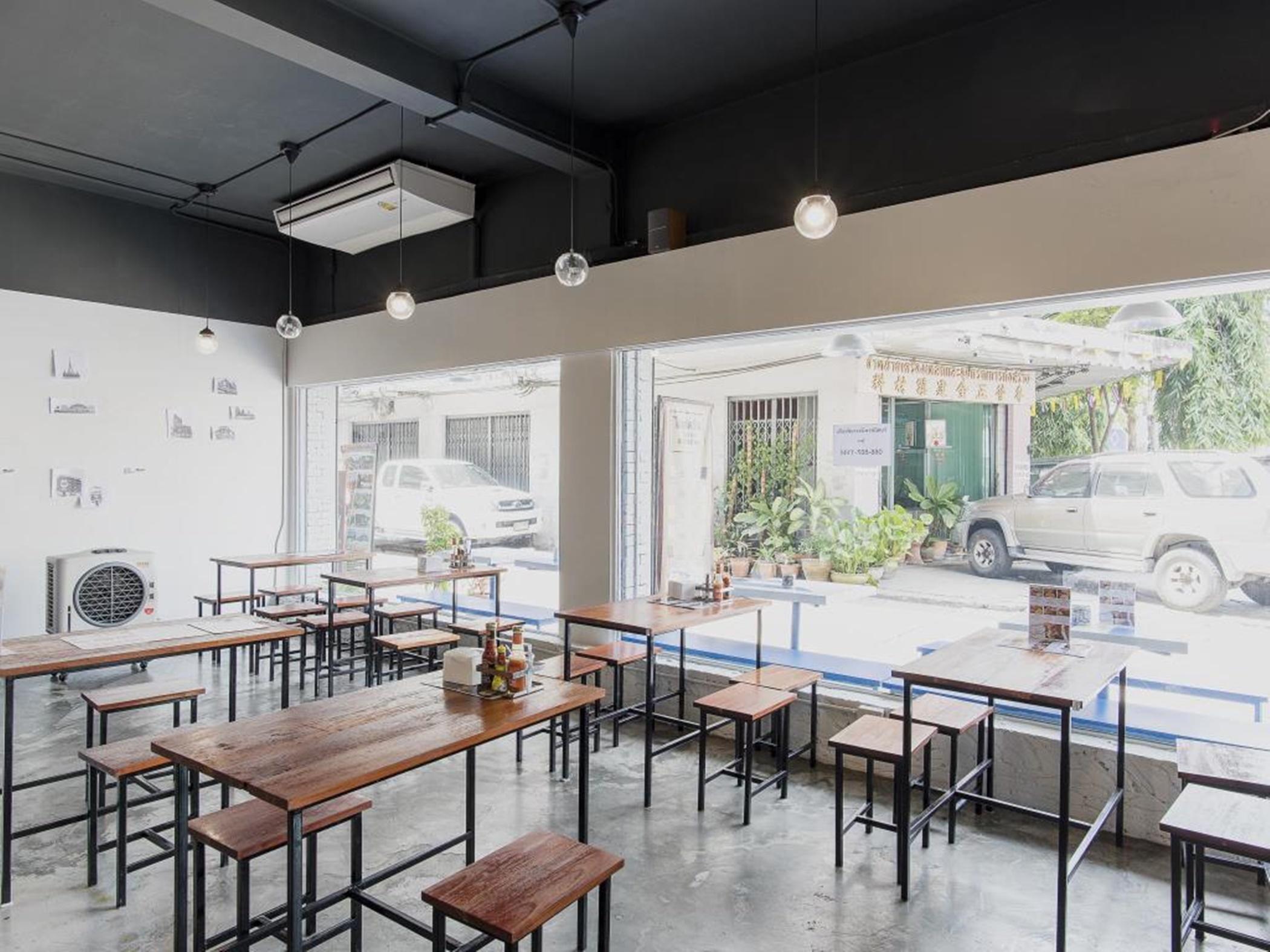 Loftel Station Hostel Bangkok Exterior photo