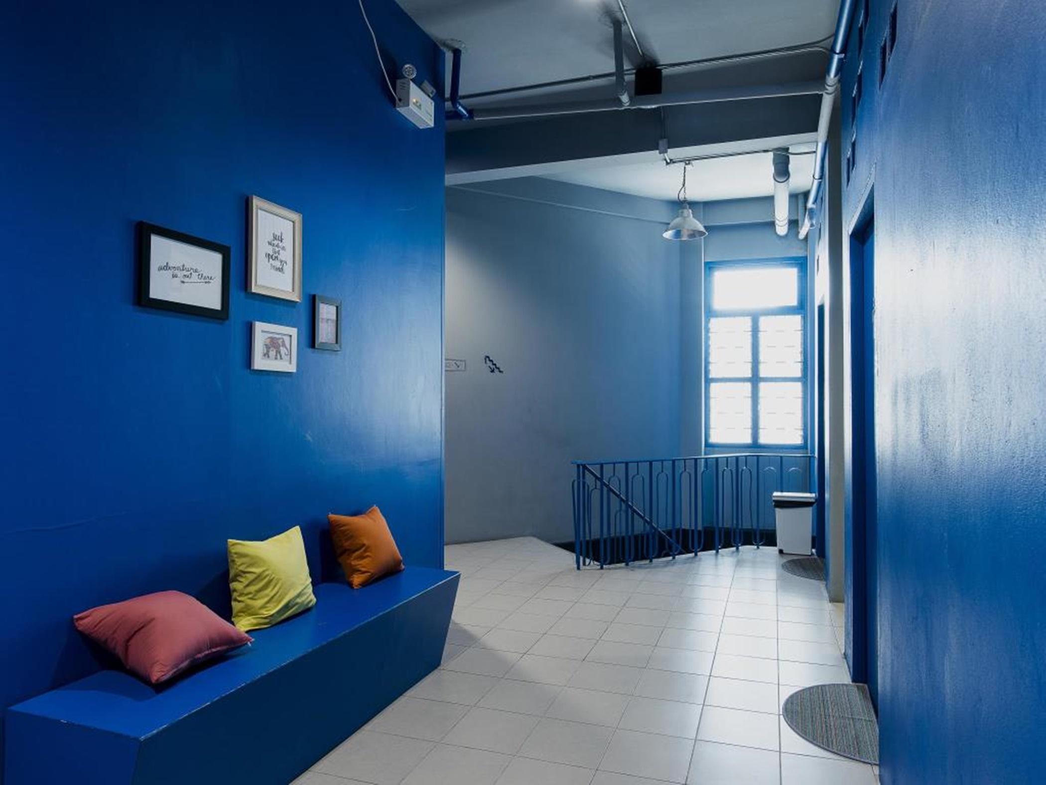 Loftel Station Hostel Bangkok Exterior photo