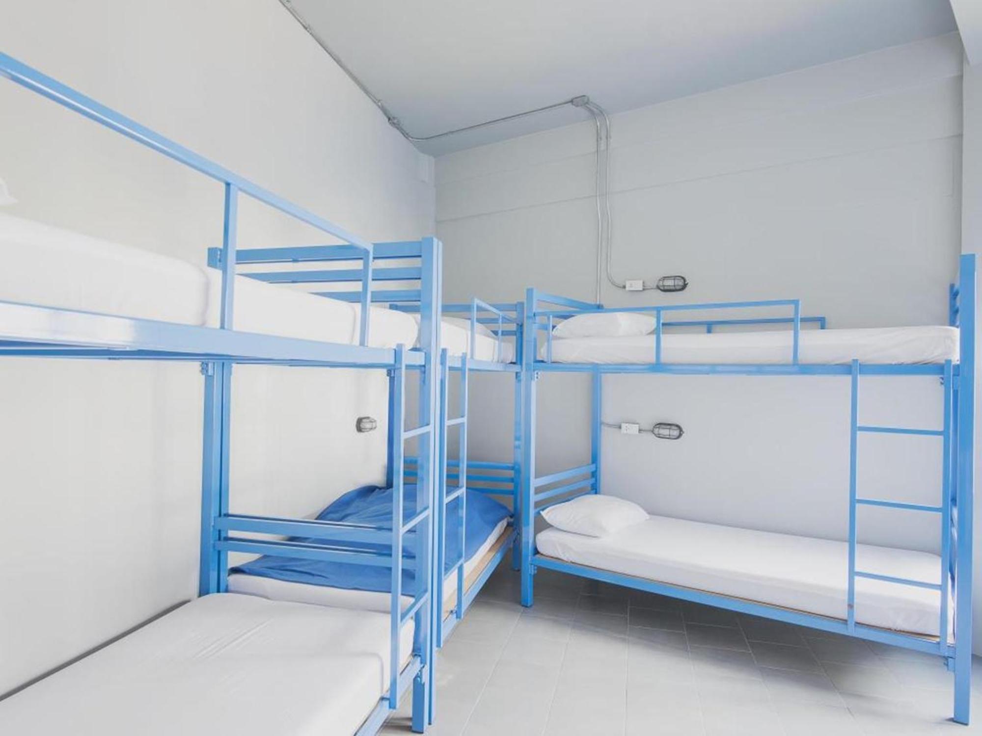 Loftel Station Hostel Bangkok Room photo