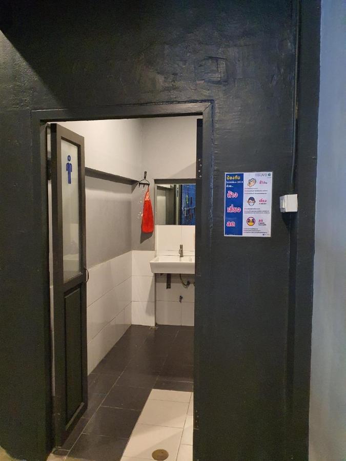 Loftel Station Hostel Bangkok Exterior photo